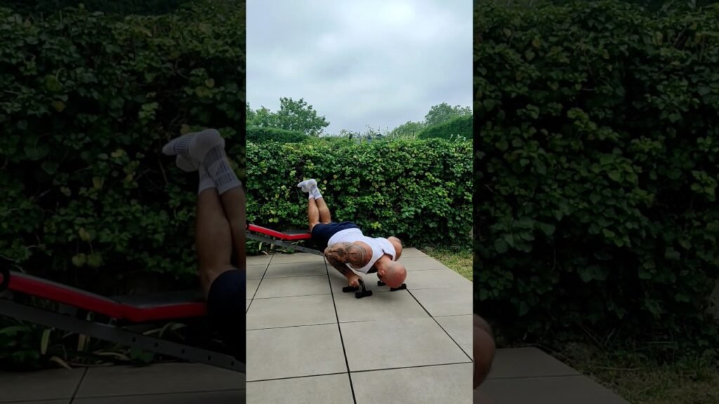 Pompe à genou déclinée avec poignée prise neutre (neutral grip kneeling decline push-up with handle)