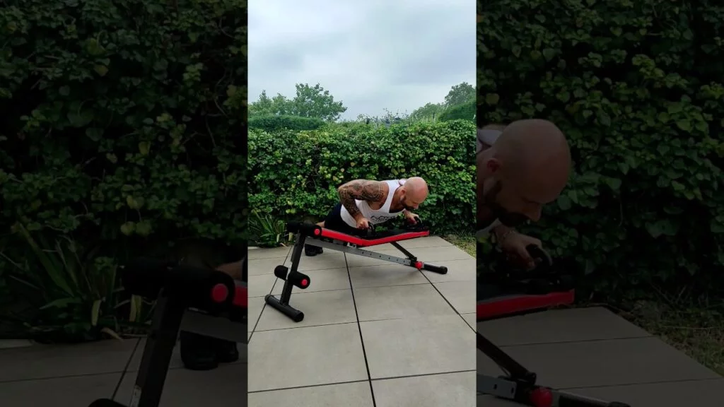 Pompe inclinée avec poignée prise neutre et large (neutral wide grip incline push-up with handle)