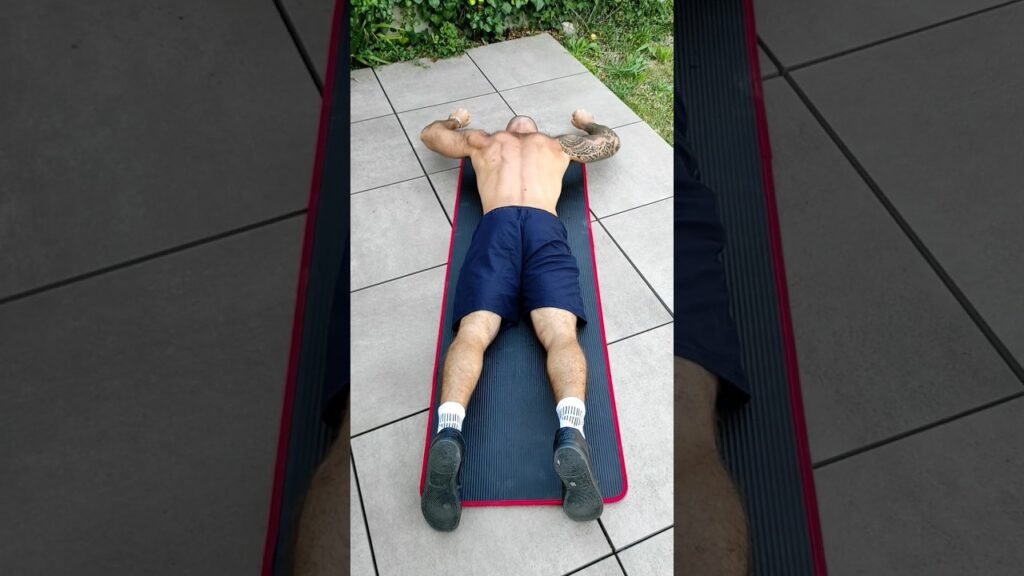 Tirage dorsaux au sol (lat pull-down on the floor)