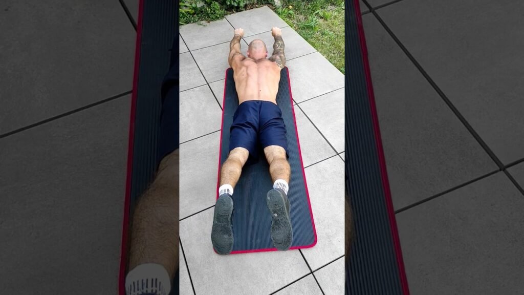 Traction Superman au sol (Superman lat pull-down)