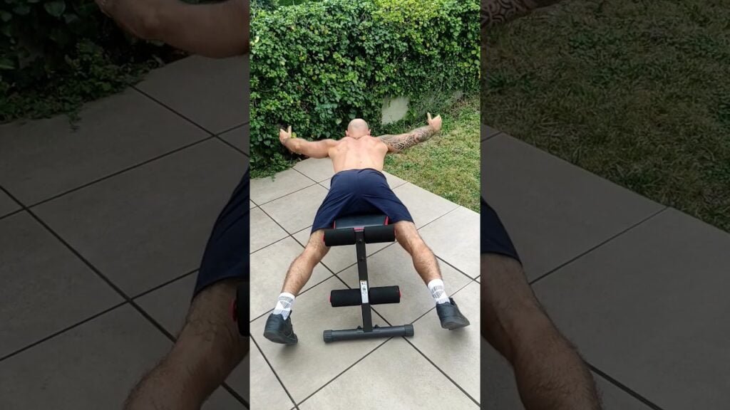 Élévation Y face contre banc (prone Y raise on a bench)