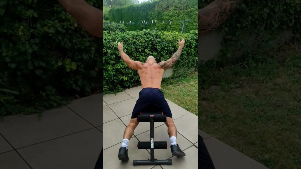 Élévation Y sur banc incliné (incline prone Y raise)