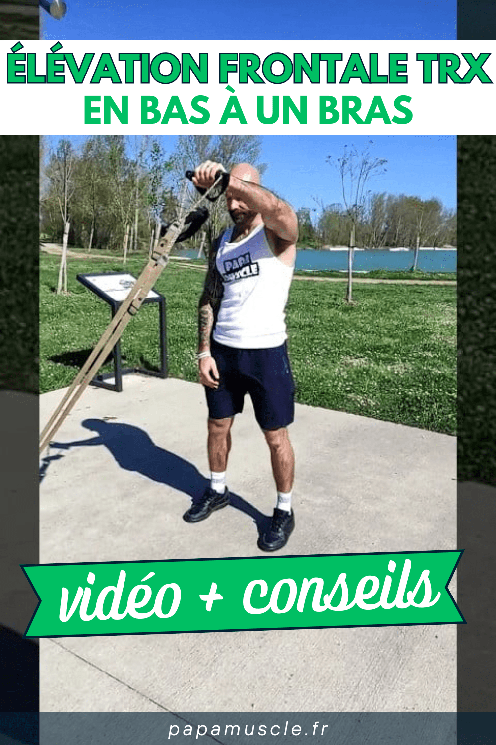 élévation frontale TRX en bas à un bras