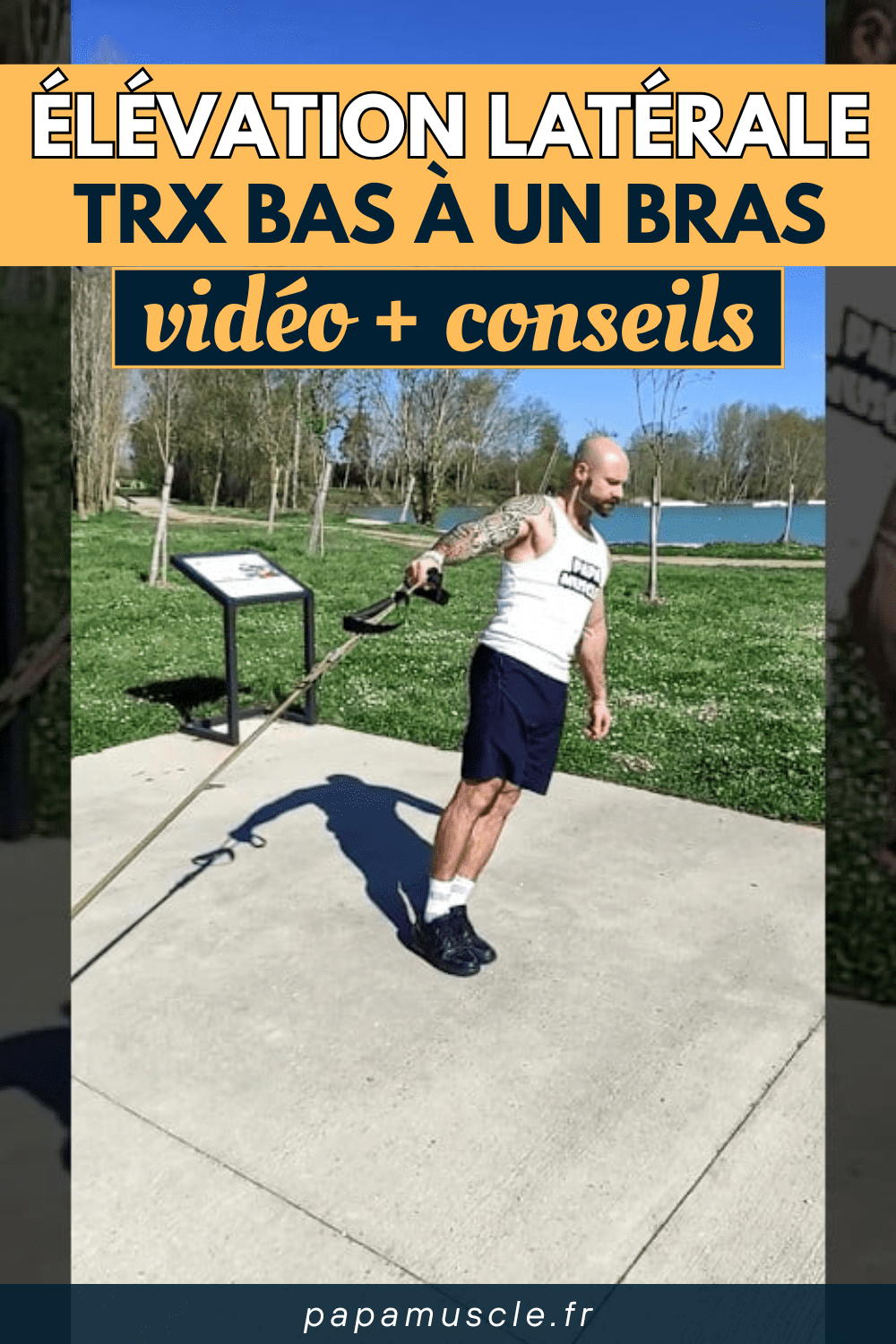 élévation latérale TRX bas à un bras