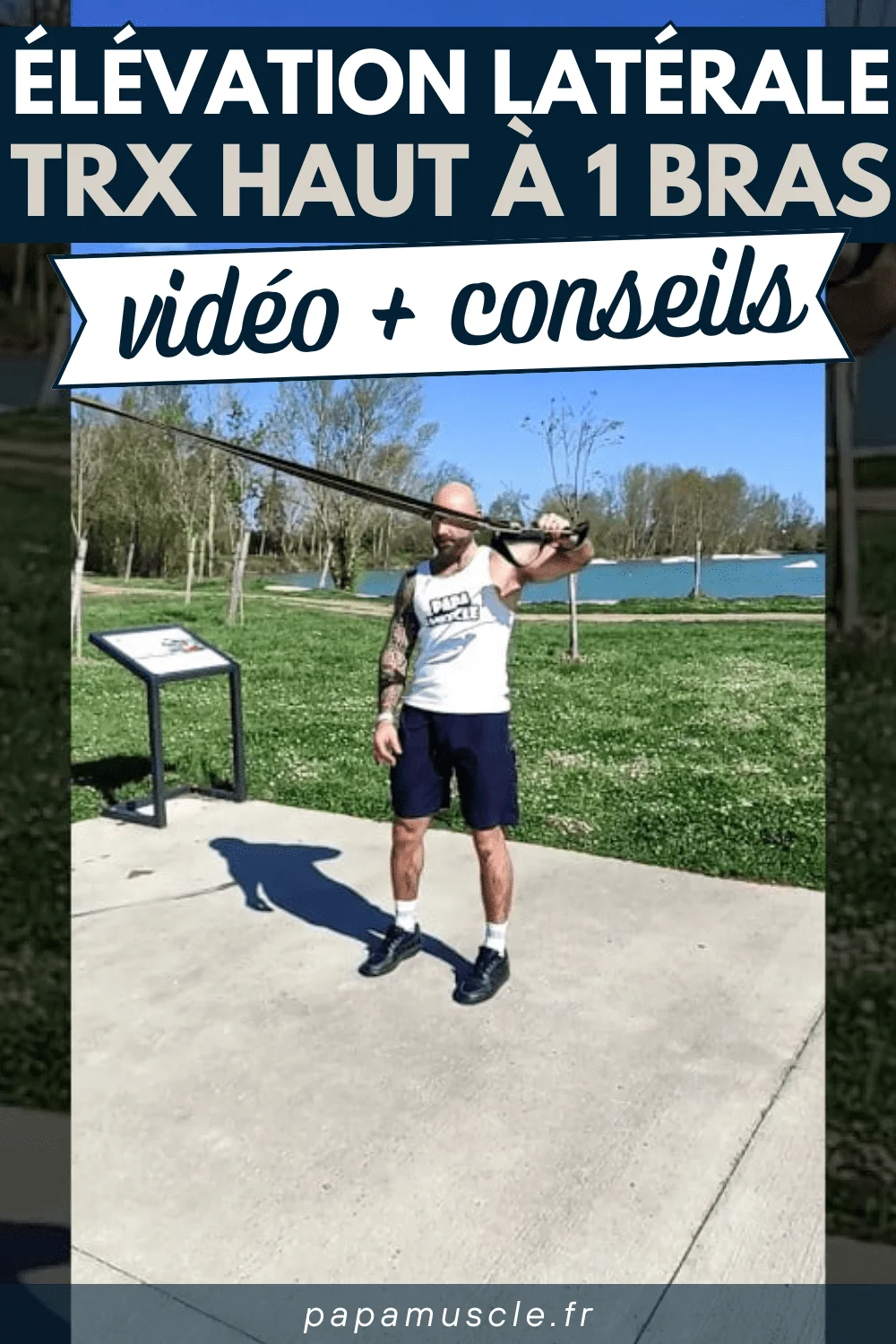 élévation latérale TRX haut à un bras