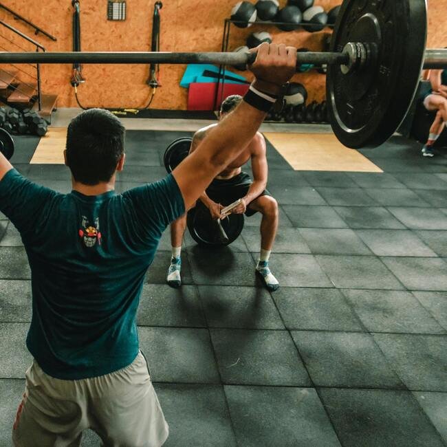 Combien pèse une barre de musculation ? Papa Muscle