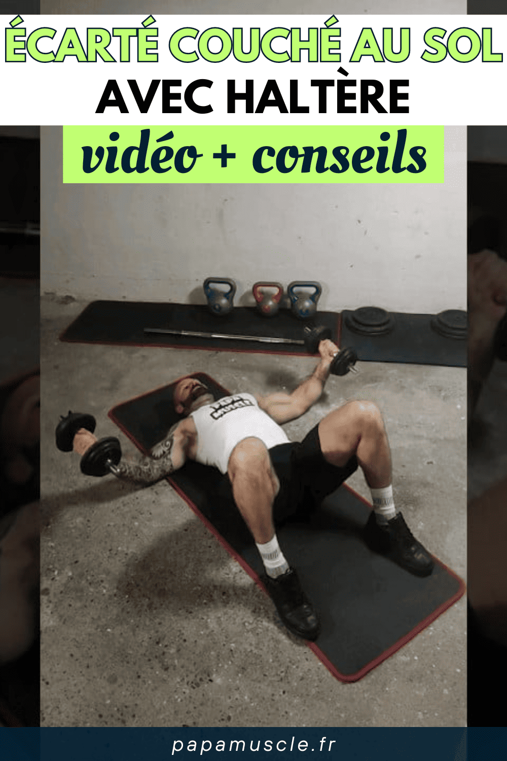 écarté couché au sol haltère