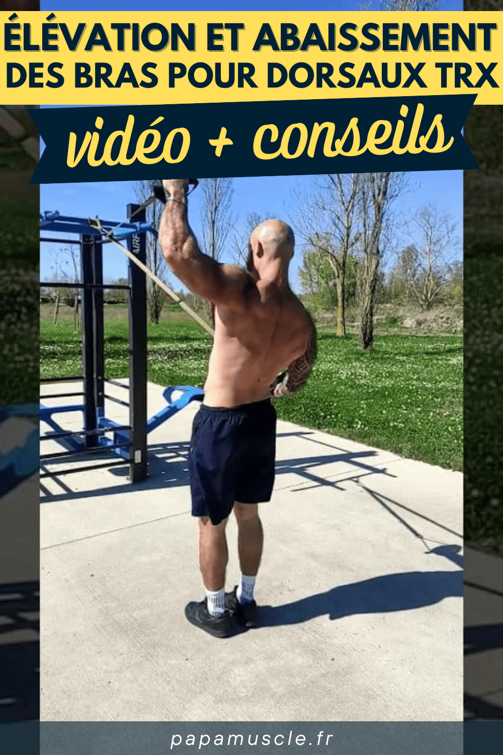 élévation et abaissement des bras pour dorsaux avec TRX