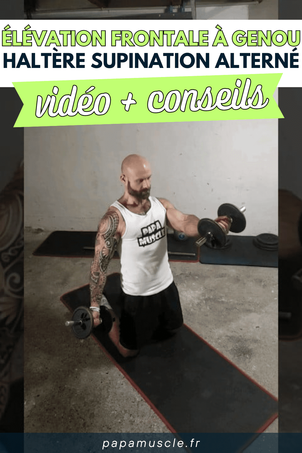élévation frontale à genou haltère supination alterné