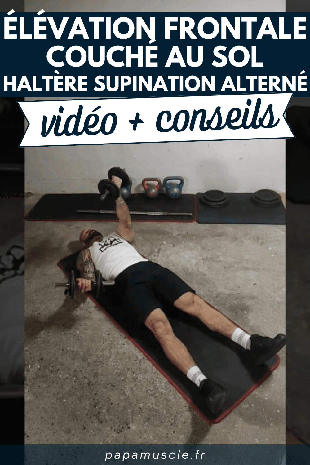élévation frontale couché au sol haltère supination alterné