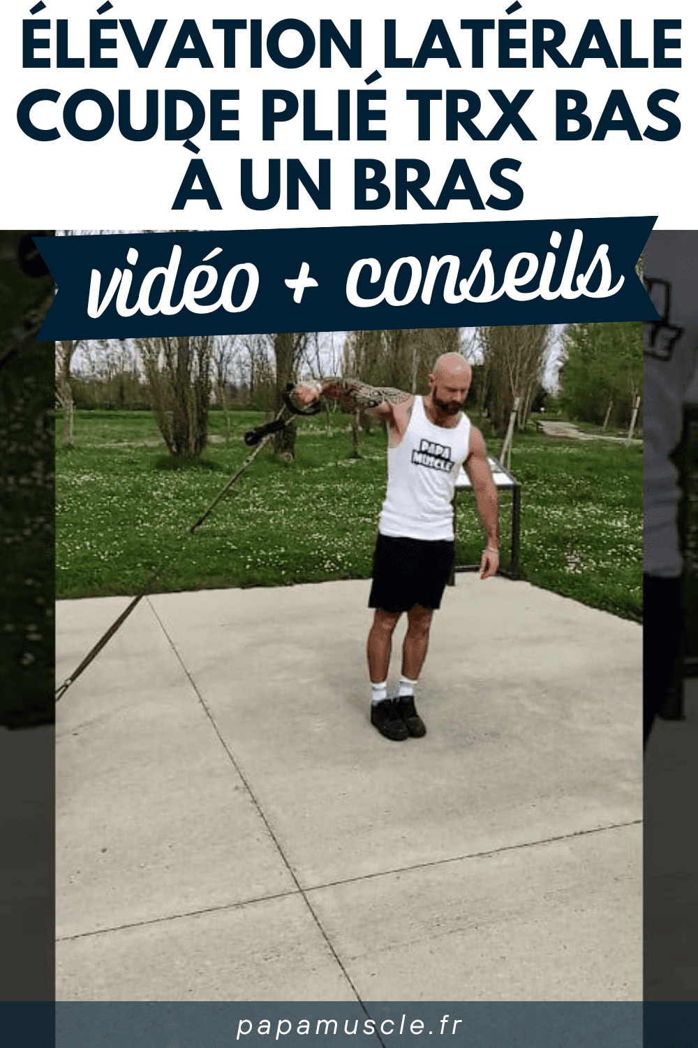 élévation latérale coude plié TRX bas à un bras