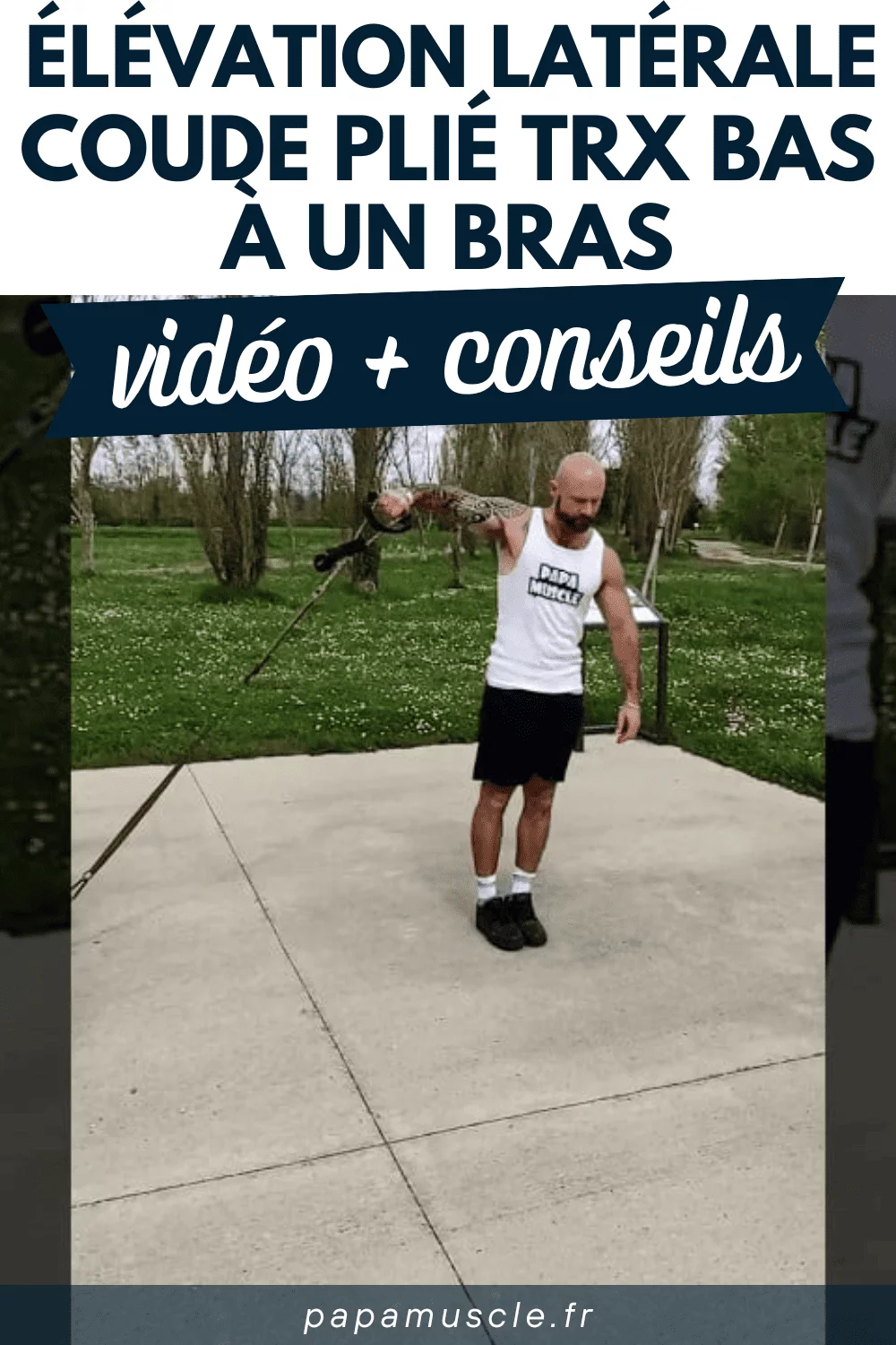 élévation latérale coude plié TRX bas à un bras